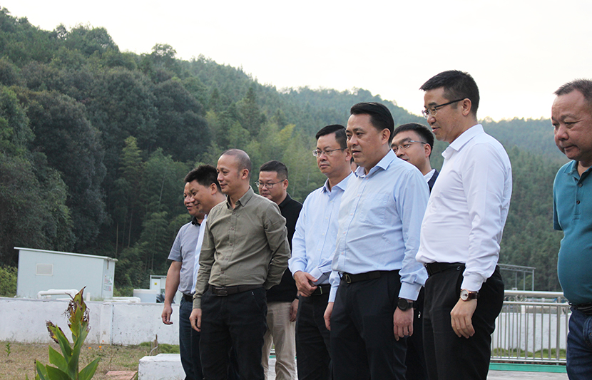 岑溪市稀土產(chǎn)業(yè)發(fā)展與礦山綜合治理考察組一行先后到我司龍南黃沙、定南上下?tīng)I(yíng)稀土尾水項(xiàng)目調(diào)研